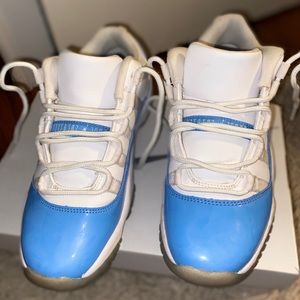 Air jordan 11 retro low university blue